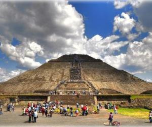 yapboz Güneş Piramidi, Teotihuacan, Meksika&#039;nın arkeolojik şehrin en büyük bina